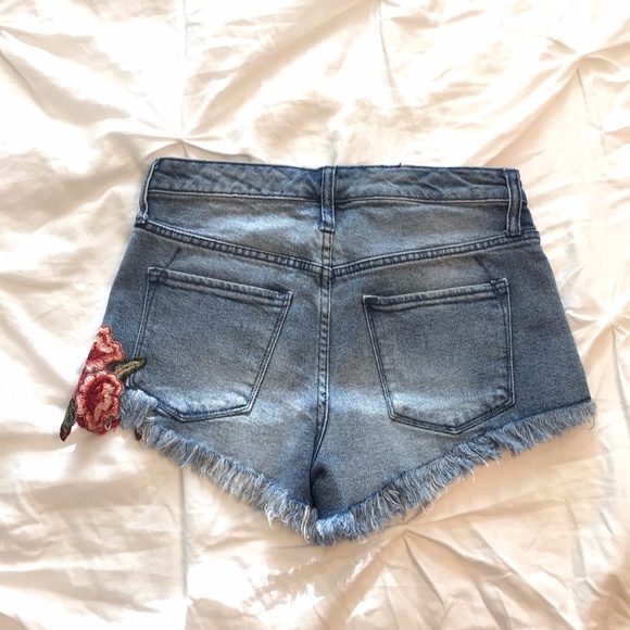 Floral Patch High Rise Cut-Off Denim Shorts - Picture 2 of 7